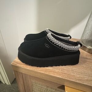 UGG Tazz Platform Mule Women's Black Slippers (LIKE NEW)